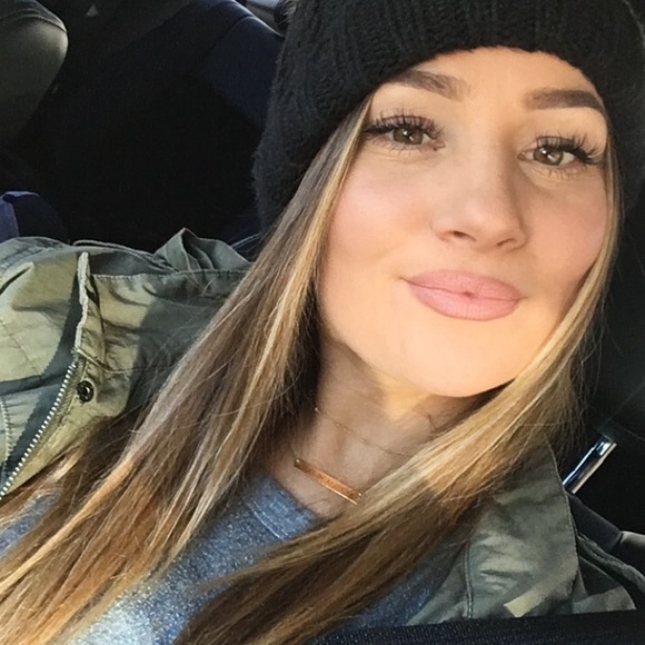 Meet your Posher, Serena - Picture 1 of 1